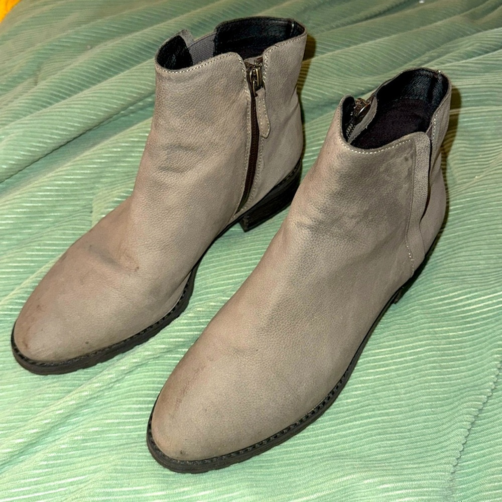 Caslon Grey Leather Water Resistant Ankle Boots/Booties 9